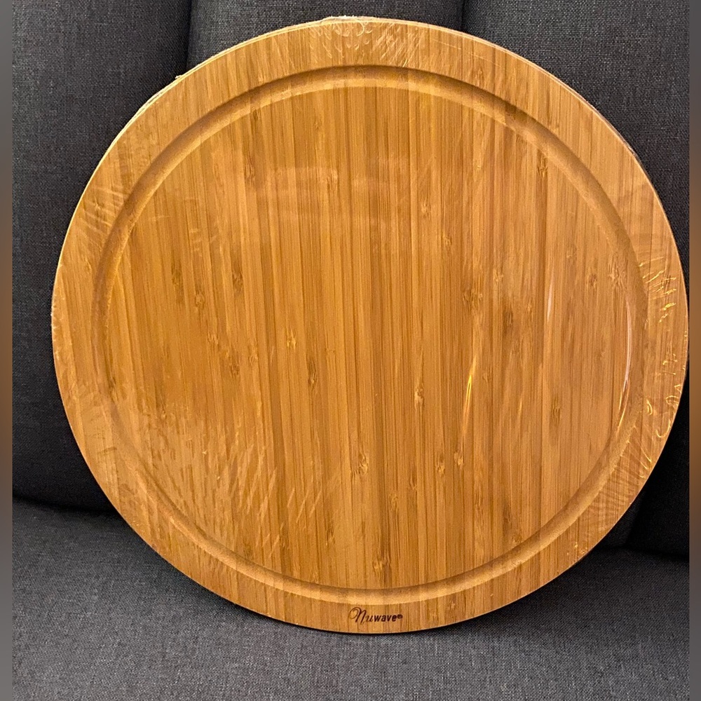 NIP Nuwave round wooden cutting board/ charcuterie board (c-s&b 02)
